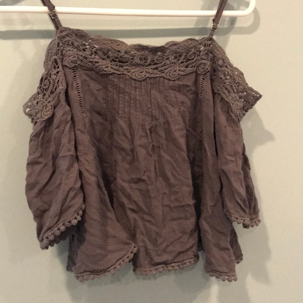 Lace trim neckline cold shoulder top